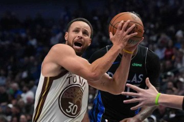 kaiyun-断档历史第一！库里93场8+三分 超身后利拉德克莱哈登合计79场